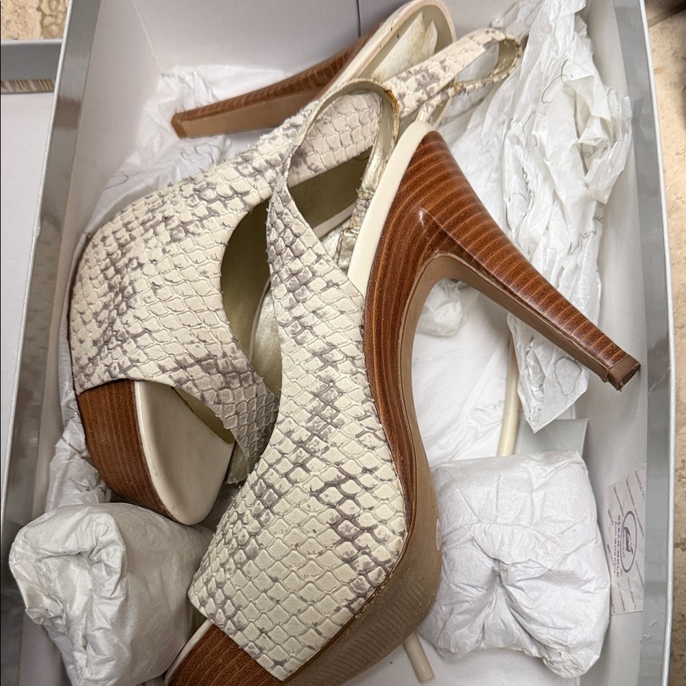 Jessica Simpson Cream Snakeskin Heels